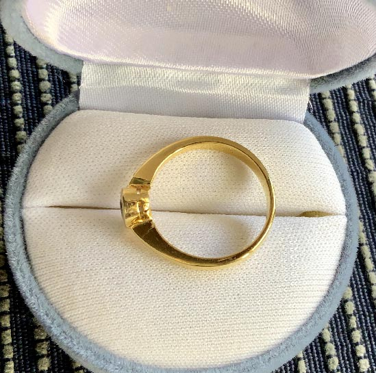 14ct Gold Sapphire solitaire ring valued $985